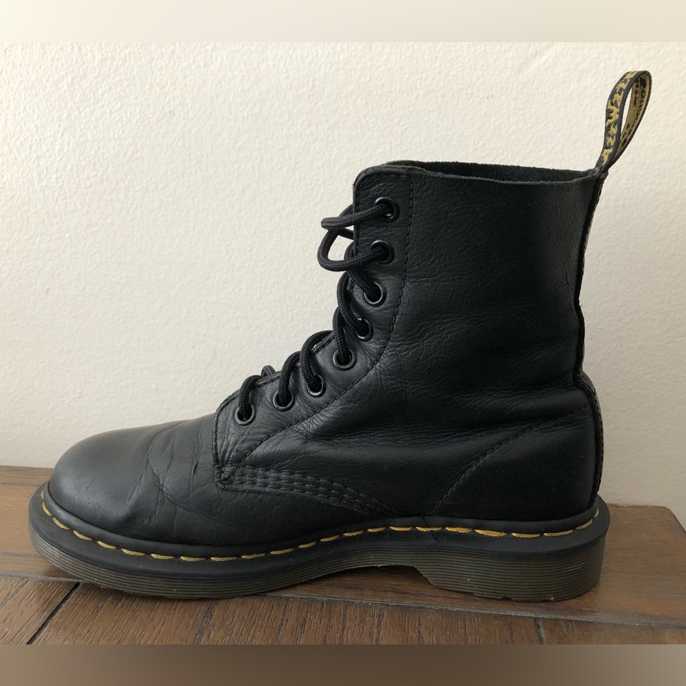 Womens Dr. Martens Boots size 7 - Picture 6 of 12